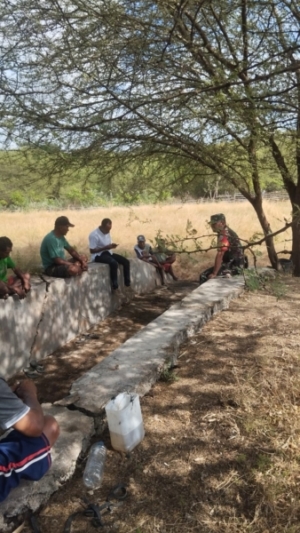 Babinsa Koramil Pantai Baru Fasilitasi Mediasi Adat Terkait Gangguan Hewan di Kebun Warga Serubeba