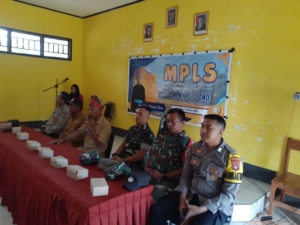 Kodim 1628/Sumbawa Barat Latih Disiplin dan Mental Siswa SMKN 1 Taliwang