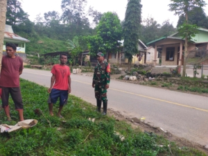 Sinergi Babinsa dan Warga: Dukung Ketahanan Pangan Lewat Pendampingan Langsung di Lahan