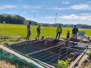 Babinsa Koramil Loli Ajak Warga Pantau Debit Air dalam Upaya Dukung Ketahanan Pangan