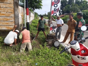 Dorongan Semangat Kebersamaan oleh Babinsa Koramil Kempo Lewat Aksi Nyata di Masyarakat