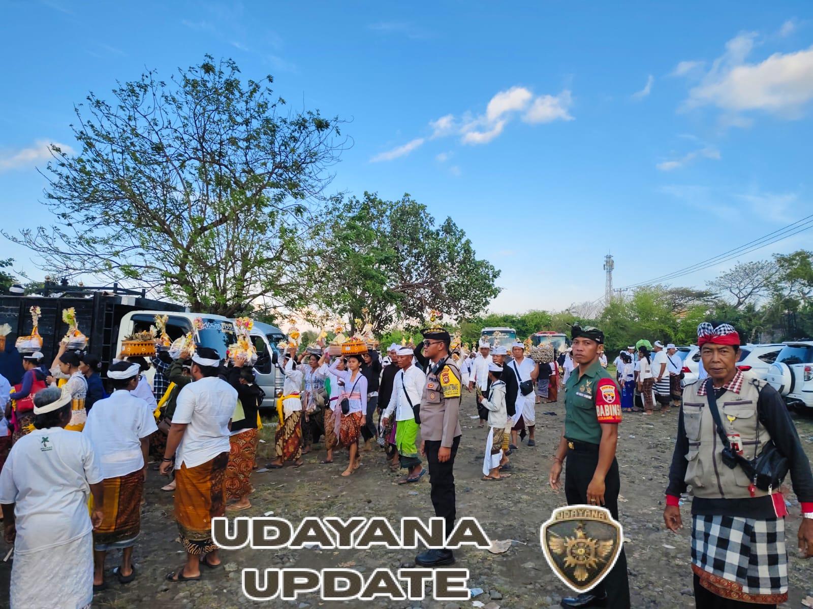 Sinergi Babinsa, Bhabinkamtibmas, dan Pecalang Kawal Nyegara Gunung ke Pura Goa Lawah