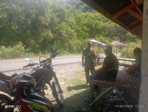 Babinsa Koramil 1602-04/Maurole Laksanakan Komsos dan Pamwil di Desa Niopanda