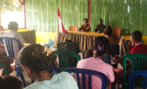 Babinsa 1618-06/Bian dan Warga Sepakati Gotong Royong Massal Demi Kebersihan Desa