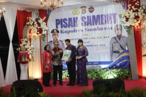 Dandim 1607/Sumbawa Hadiri Seremoni Lepas Sambut Kapolres Sumbawa