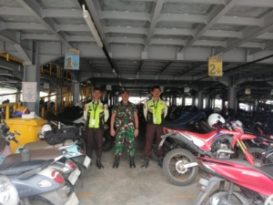 Personel Kodim 1628/Sumbawa Barat Laksanakan Tugas PAM OBVITNAS PT AMMAN di Gate 21 Alpha Pos