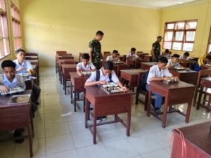TNI Babinsa Koramil 1602-01/Ende Dukung Program Makan Bergizi Gratis di SMK Negeri 2 Ende