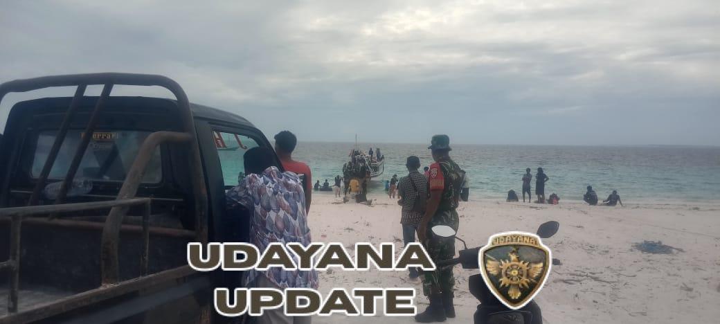 Babinsa Ndao Nuse Monitoring Keberangkatan Penumpang di Pelabuhan Rakyat