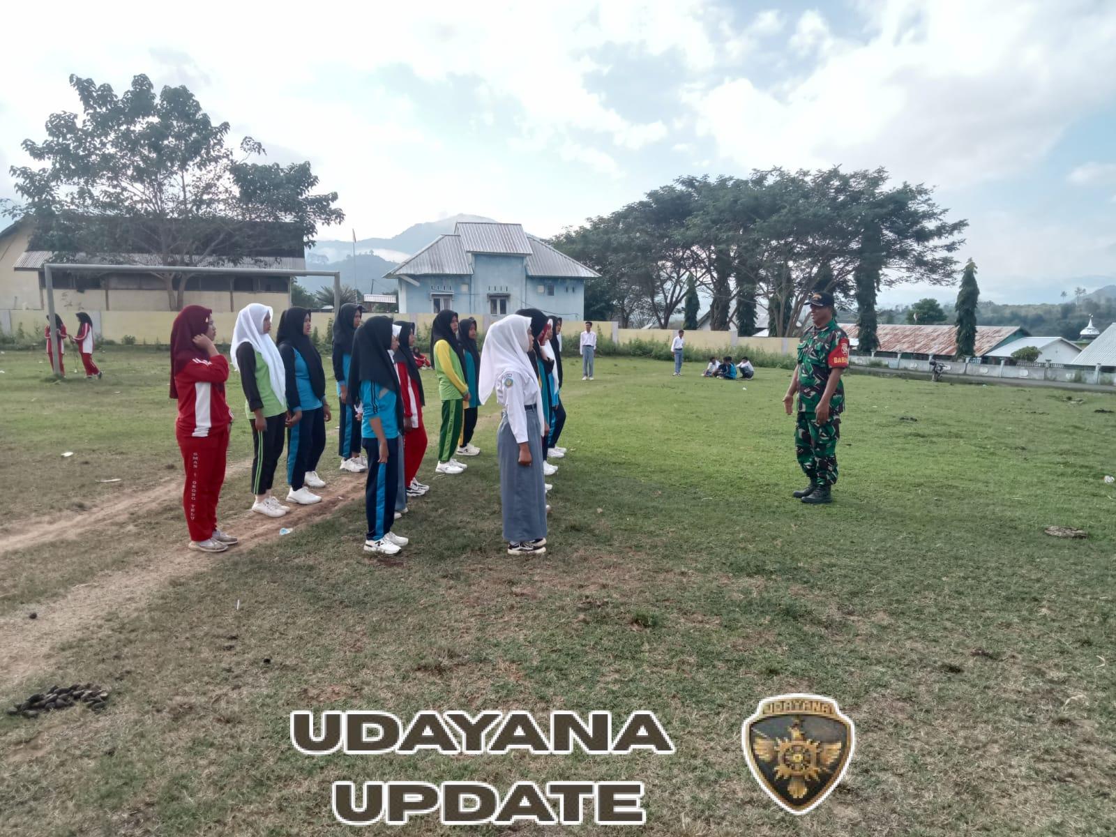 Tingkatkan Patriotisme, Koramil Ropang Latih Paskibraka SMAN 1 Orong Telu