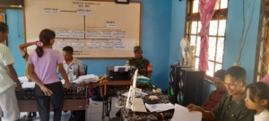 Babinsa Sertu Imanuel Ani Pantau Penyaluran Bansos PKH Tahap II di Desa Boni