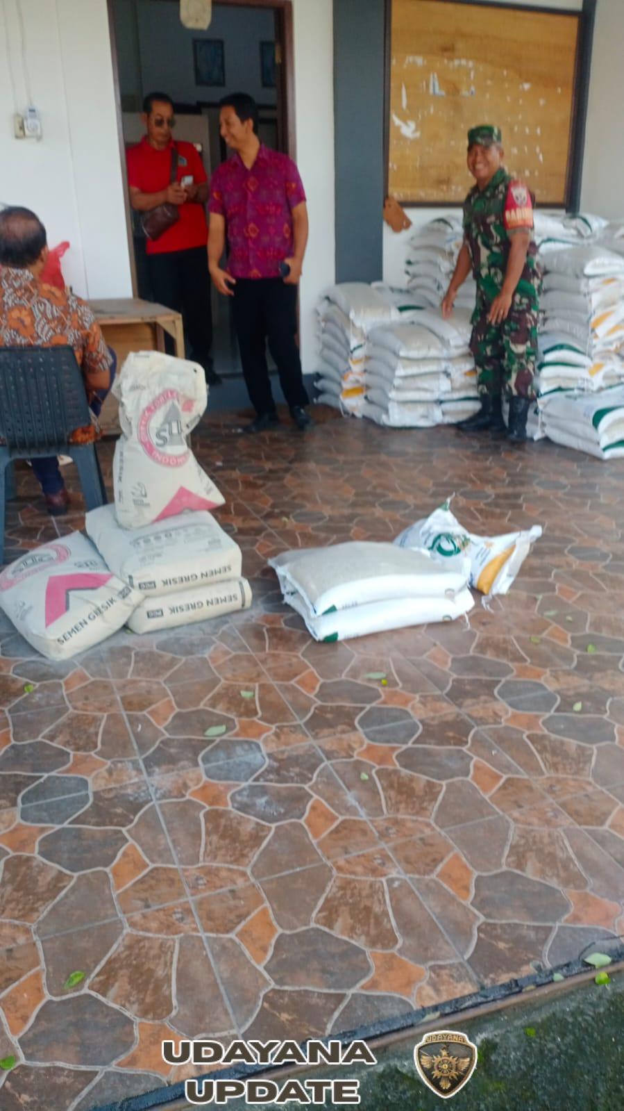 Babinsa Lodtunduh Kawal Distribusi 7,3 Ton Beras Bantuan CBP untuk 366 KK