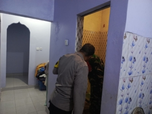 Gelar PSN Babinsa Kampung Kusamba Bersinergi Berantas Sarang Nyamuk Cegah DBD”