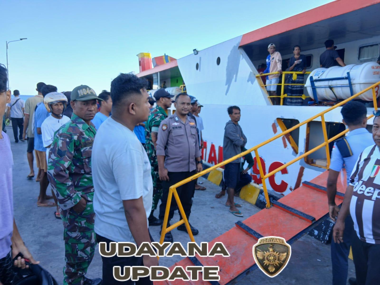 Aparat Gabungan Amankan Proses Sandar Kapal KM Cantika Lestari di Pelabuhan