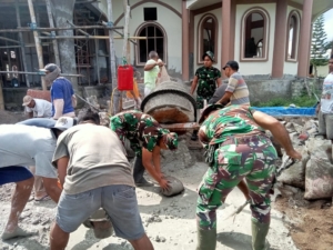 Semangat Gotong Royong, TNI dan Umat Katolik Bersihkan Paroki St. Stefanus