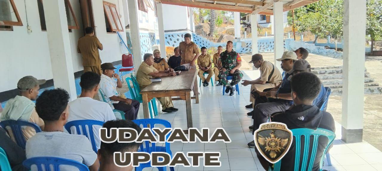 Babinsa dan Pemdes Pulau Pura Bersatu Dukung Tim Sepak Bola Kecamatan