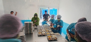 Babinsa Praka Feby Dampingi Pelaksanaan Program Makanan Bergizi Gratis di Rote Ndao