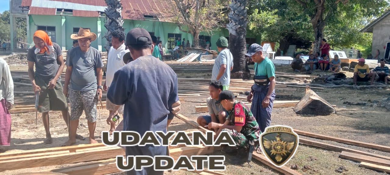 Babinsa Pantai Baru Turun Langsung Bantu Pembangunan Gereja Pniel Kimadale