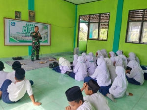Cegah Perundungan, Babinsa Selong Beri Edukasi Siswa Baru SMP NW Denggen Timur