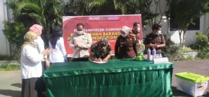 Kodim 1628/SB Di Wakili Danunit Hadiri Pemusnahan Barang Bukti Tindak Pidana Umum oleh Kejaksaan Negeri.