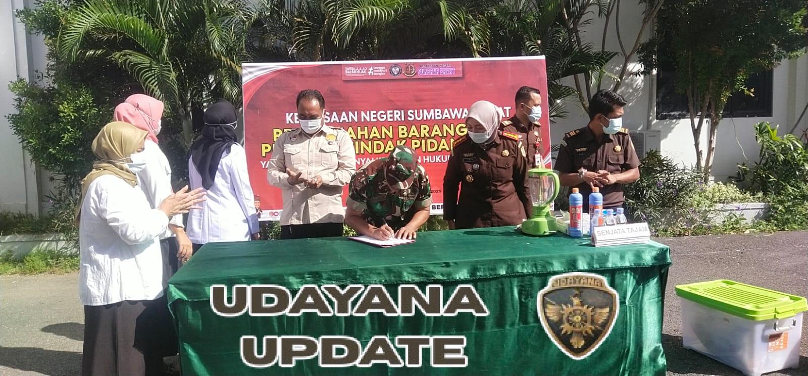 Kodim 1628/SB Di Wakili Danunit Hadiri Pemusnahan Barang Bukti Tindak Pidana Umum oleh Kejaksaan Negeri.