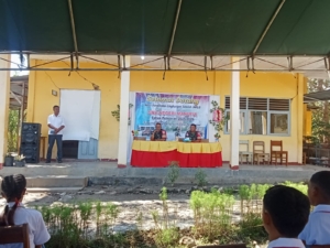 TNI Masuk Sekolah! Babinsa Tanamkan Jiwa Nasionalisme di Masa MPLS Siswa SMA Negeri Manufui