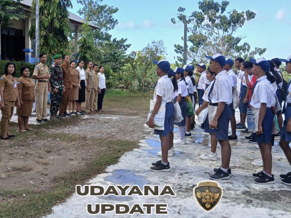 Babinsa Latih PBB Siswa Baru SMK Negeri 1 Lamboya Saat MPLS