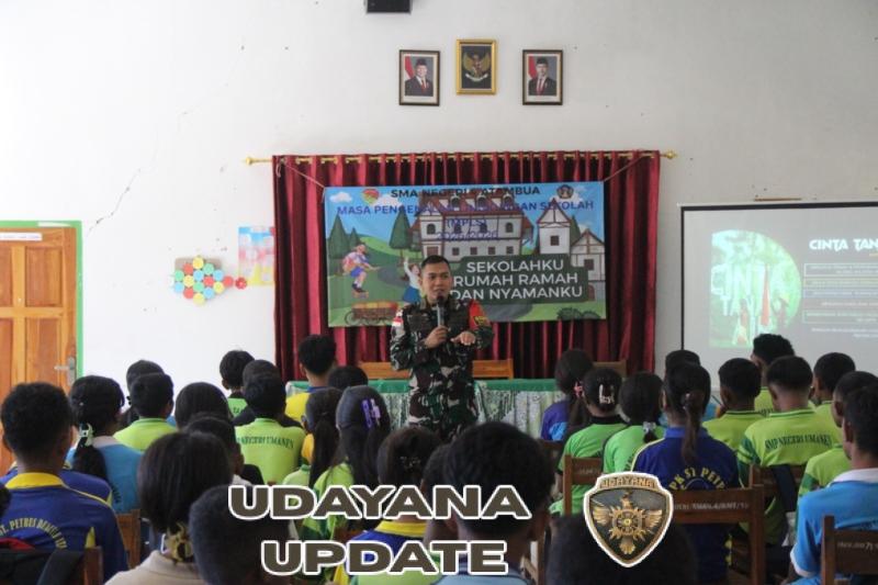 Satgas Yonif 741/GN Berikan Materi Bela Negara dan PBB Kepada Siswa Baru MPLS di SMAN 4 Atambua