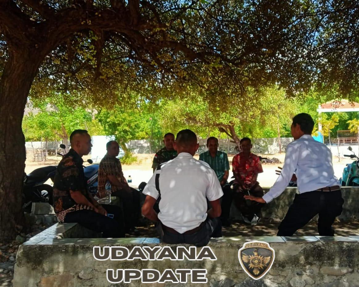 Babinsa Koramil 1618-03/Insut dan Warga Duduk Bersama Bahas Perkembangan Desa