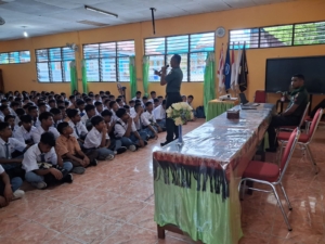 Danramil 1601-05/Waingapu Berikan Materi Wawasan Kebangsaan Kepada Siswa-Siswi SMK Dalam Masa MPLS