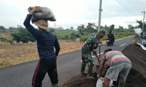 Karya Bakti TNI Satkowil Kodim 1610/Klungkung Bangun  Gotong Royong