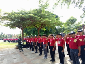 Dandim Klungkung Terjunkan Prajurit Sukseskan MPLS SMA Pariwisata PGRI Dawan