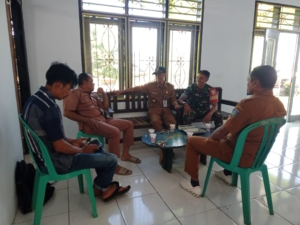 Babinsa Tambora Aktif Dukung Persiapan HUT Desa Lewat Komsos