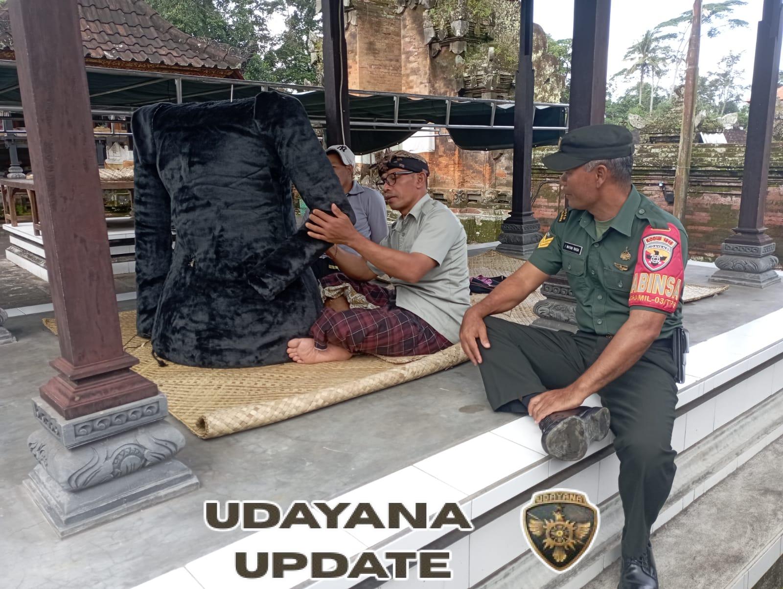 Babinsa Desa Pejeng Dukung Kelancaran Tradisi Sakral di Pura Puseh Panglan