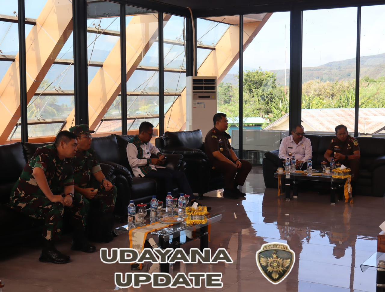 Sambut Kejati NTT, Dandim 1622/Alor Turut Hadir di Bandara Mali