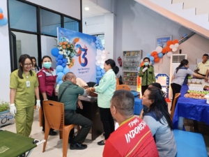 Kodim 1613/Sumba Barat Terlibat Aktif dalam Kegiatan Donor Darah HUT Bank NTT ke-63