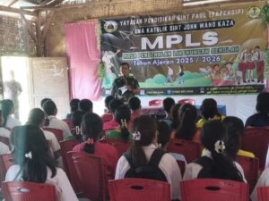 Danramil Berikan Materi Bela Negara dalam MPLS SMA Sint John Wanokaza