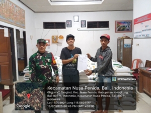 Babinsa Koramil 1610-04/Nusa Penida Amankan Distribusi BPB 2025
