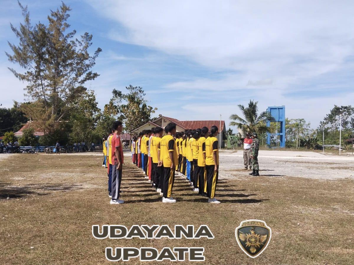 Tingkatkan Kedisiplinan, Babinsa Koramil 02/Walakaka Latih Anggota Paskibra