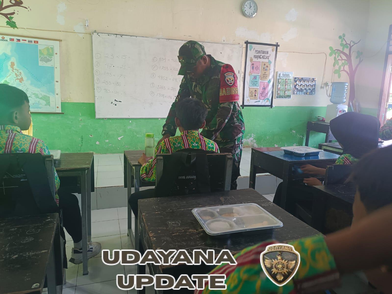 Babinsa Moteng Tunjukkan Kepedulian dengan Hadiri Kegiatan Makan Bergizi di Sekolah Dasar