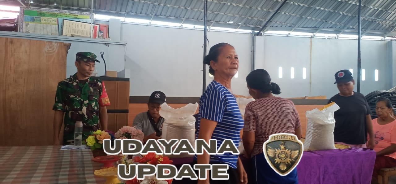 5,2 Ton Beras Bulog Disalurkan di Poh Bergong, Babinsa dan Bhabinkamtibmas Kawal Penyaluran