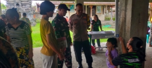 Babinsa Desa Tegalinggah Dampingi Posyandu Balita dan Lansia untuk Kesehatan Masyarakat