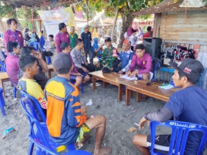 Babinsa dan Aparat Gabungan Amankan Lomba Lari Sampan di Pagelaran Adat Sandeka Dilao’, Desa Labuhan Lalar