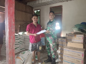 Bulog Salurkan Bantuan Hanpangan ke Desa Pondo, TNI Turun Langsung