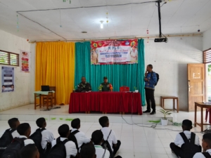 Siswa Baru SMAN Pantura Mena Dapat Pembekalan Wawasan Kebangsaan dari Babinsa Koramil 1618-06/Bian