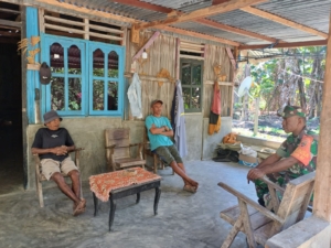 Babinsa Koramil 1618-02/Miobar Lakukan Monitoring Wilayah dan Anjangsana di Desa Binaan