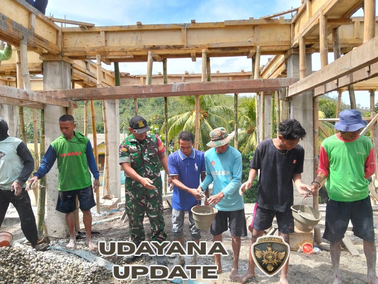 Gotong Royong Bangun Masjid Al Qiblatain, Babinsa Rababaka Turun Tangan