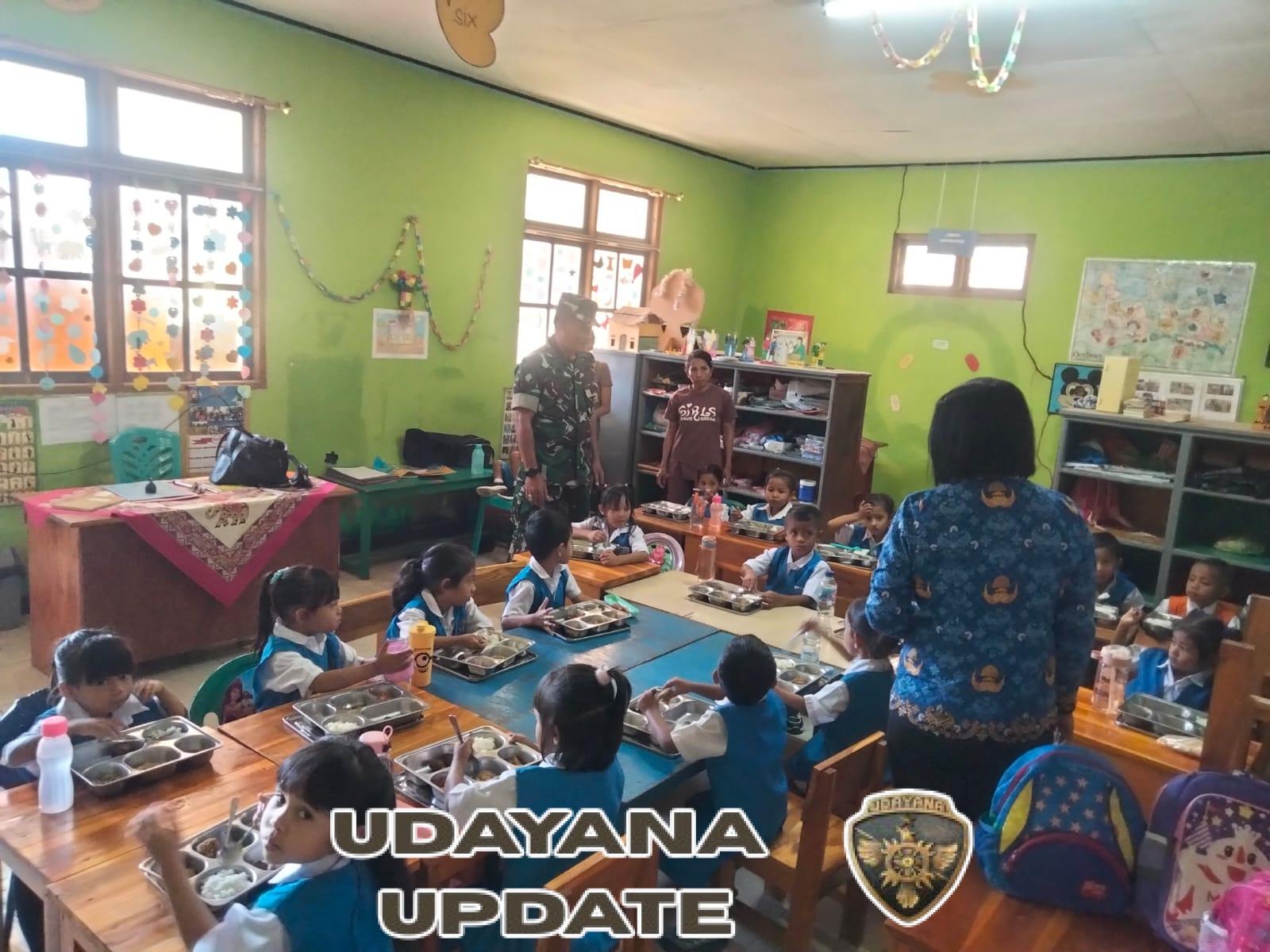 Babinsa Ba’a Dukung Program Makanan Bergizi Gratis Untuk Anak Sekolah