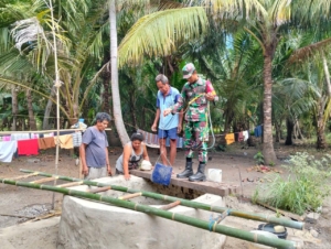 Kopda Ahmad Subhan Turun Langsung Bantu Warga Gali Sumur di Desa Baranusa