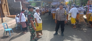 Jamin Keamanan Dan Ketertiban, Dua Babinsa Koramil Dawan Kawal Upacara Keagamaan