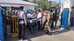 Jaga Ketertiban Pelabuhan Babinsa PAM Demi Keamanan dan Kenyamanan Penumpang